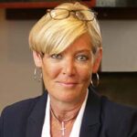 Lynn Walker Wright headshot
